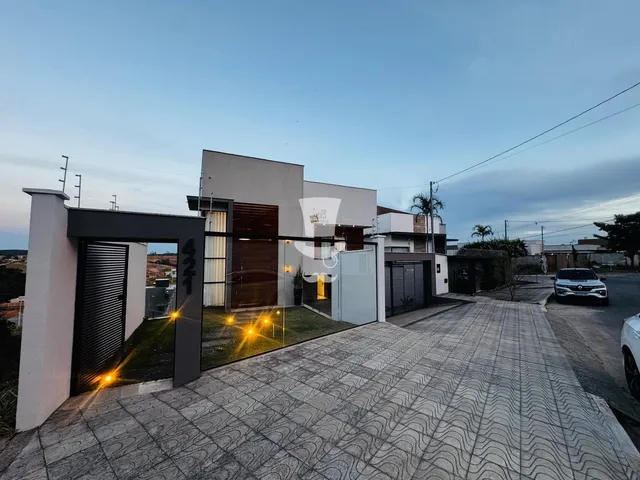 Imagem: Casa de Alto Padrão à Venda em Barbacena