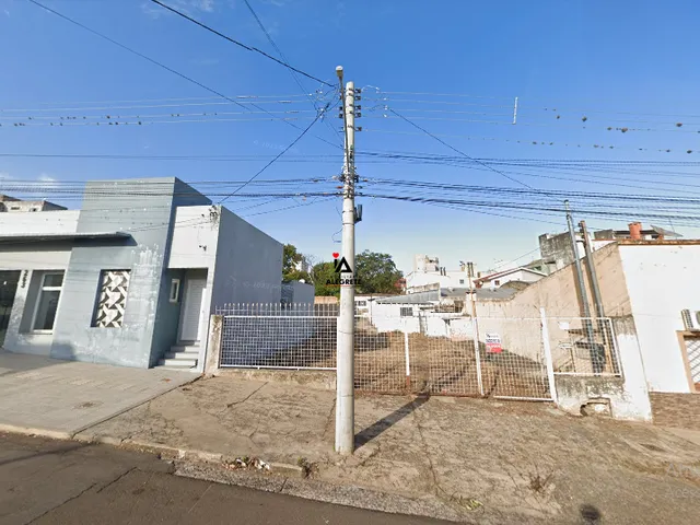 Imagem 1: Espaçosa Sala Comercial Coberta com Dois Banheiros e Amplo Pátio