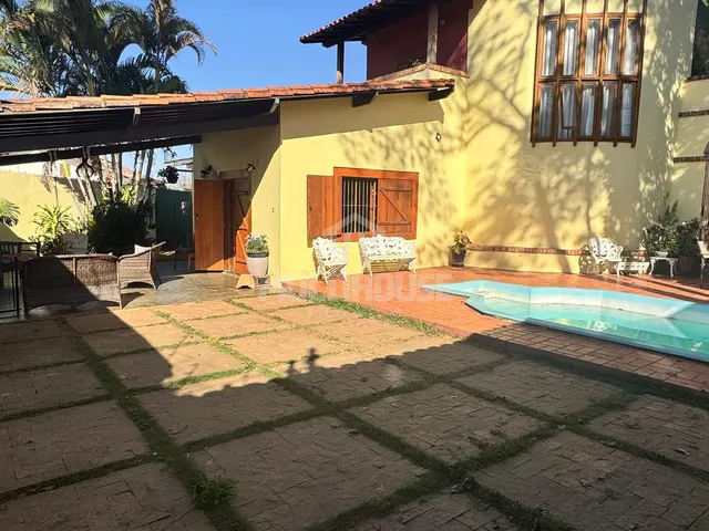 Imagem: Casa de 240m² com 4 quartos, 1 suíte