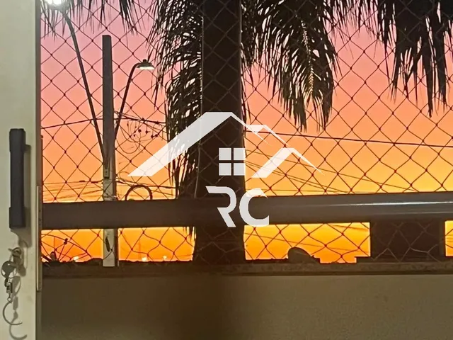 Imagem: O apartamento possui 2 Dormitórios, 1 Banheiro, 1 Vaga na