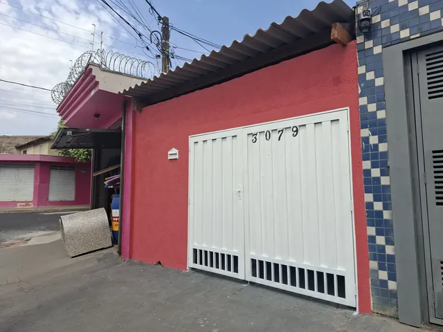 Imagem: A casa possui 2 Dormitórios, 1 Suíte, 2 Banheiros, 1 Vaga