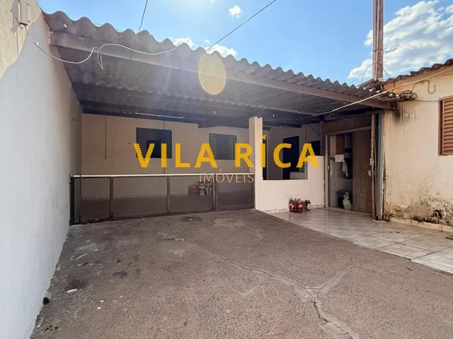 Imagem: A casa possui 3 Dormitórios, 1 Suíte, 2 Banheiros, 2