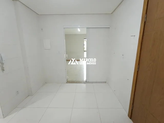 Imagem 8: Vendo apto com 3/4 suítes com dependência completa e elevador no bairro Jd Cande