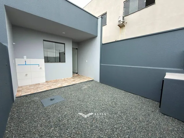 Imagem 2: Casa à Venda com 2 quartos, no bairro Meia Praia - Navegantes