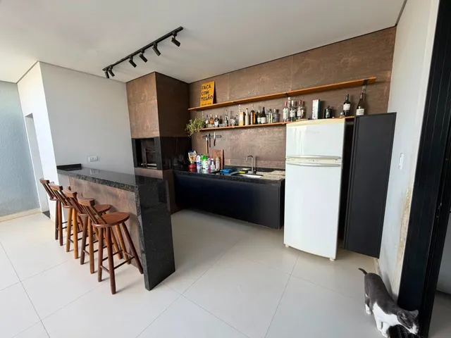 Imagem 9: Sobrado de Alto Padrão com 4 Dormitórios e Área Gourmet no Condomínio Helena Maria