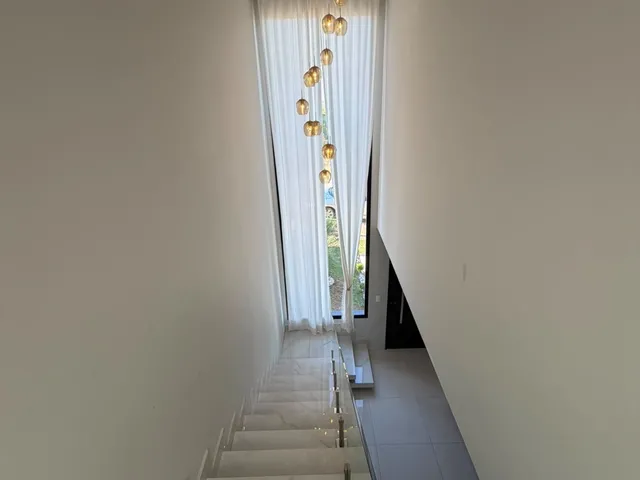Imagem 7: Sobrado de Alto Padrão com 4 Dormitórios e Área Gourmet no Condomínio Helena Maria