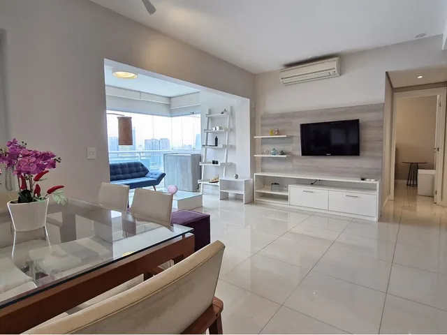 Imagem: O apartamento possui 1 Dormitório, 1 Suíte, 2 Banheiros,