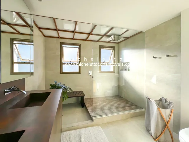 Imagem 3: Oportunidade única de adquirir um incrível apartamento de alto padrão com 4 quartos