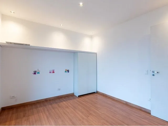 Imagem 3: Apresentamos um apartamento funcional de 70m² no 14º andar do Condomínio . O imóvel