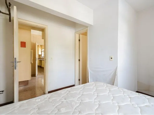 Imagem 11: Apartamento de Alto Padrão no Condomínio. Este amplo apartamento de 323 m² oferece
