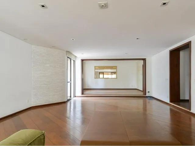 Imagem 6: Apartamento de Alto Padrão no Condomínio. Este amplo apartamento de 323 m² oferece
