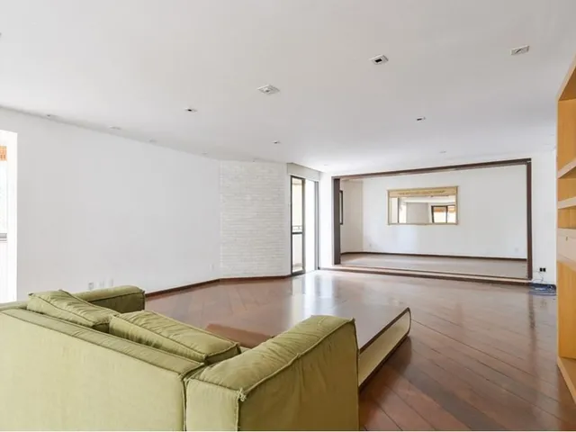 Imagem 10: Apartamento de Alto Padrão no Condomínio. Este amplo apartamento de 323 m² oferece