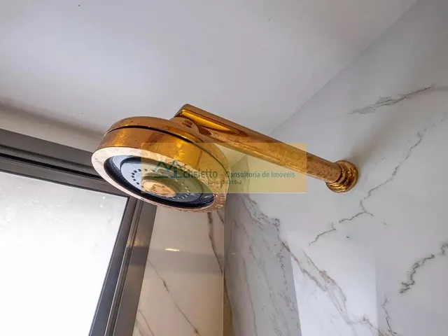 Imagem 12: O condomínio oferece instalações de lazer, incluindo uma piscina e...