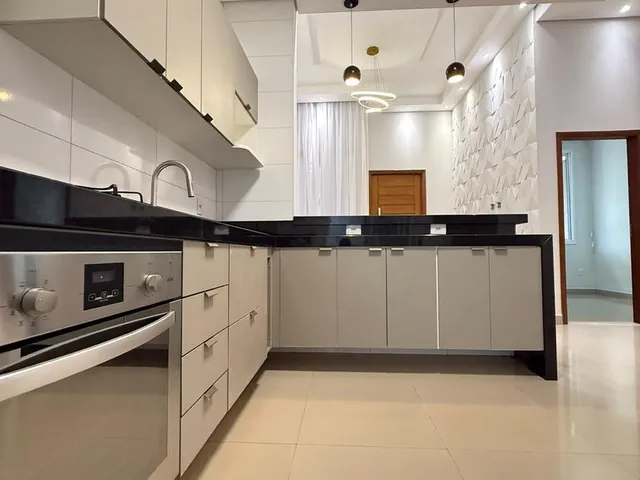 Imagem: A casa em condomínio possui 3 Dormitórios, 1 Suíte, 2