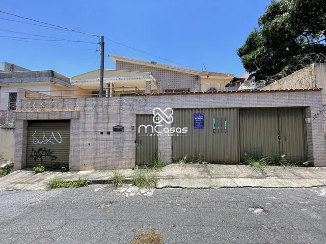 Imagem: A loja possui 3 Dormitórios, 1 Suíte, 3 Banheiros, 2