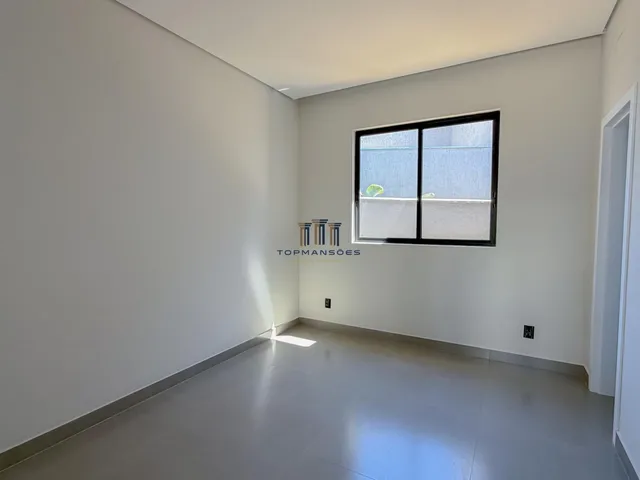 Imagem 3: Casa térrea nova com piscina e 4 suites em Condominio em Vespasiano