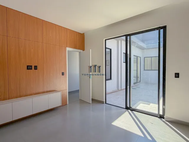 Imagem 5: Casa térrea nova com piscina e 4 suites em Condominio em Vespasiano