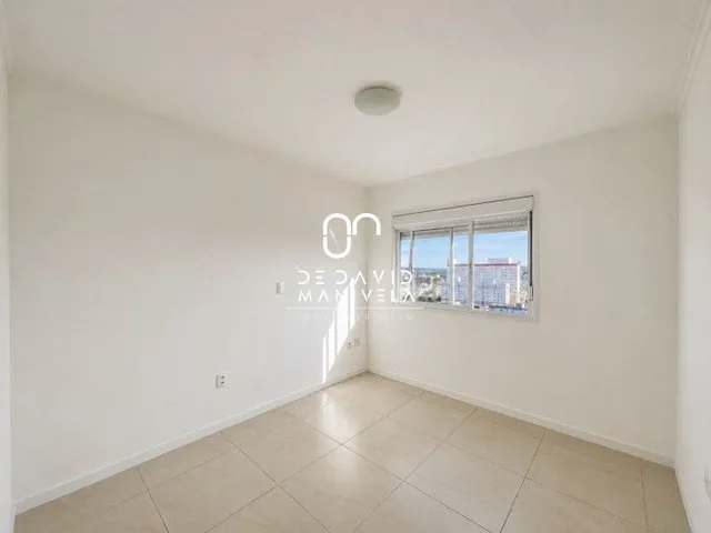 Imagem 7: Apartamento semimobiliado com sacada e churrasqueira