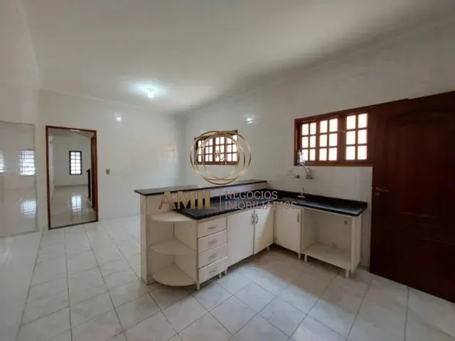 Imagem 1: RA AMIL, Venda, Sobrado, 03 Quartos sendo 01 Suíte com Closet, Área gourmet e Sacada