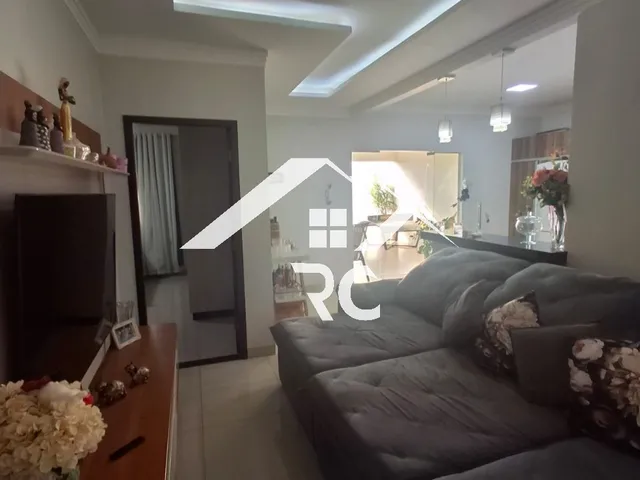 Imagem: A casa possui 3 Dormitórios, 1 Suíte, Imóvel mobiliado e