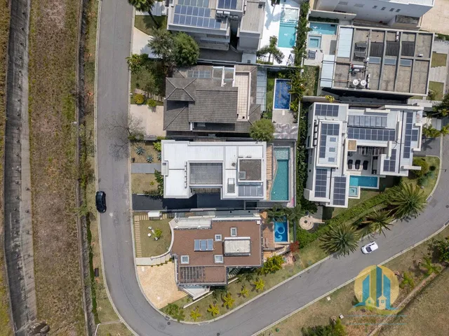 Imagem: A casa possui 4 Dormitórios, 4 Suítes, 6 Banheiros, 5