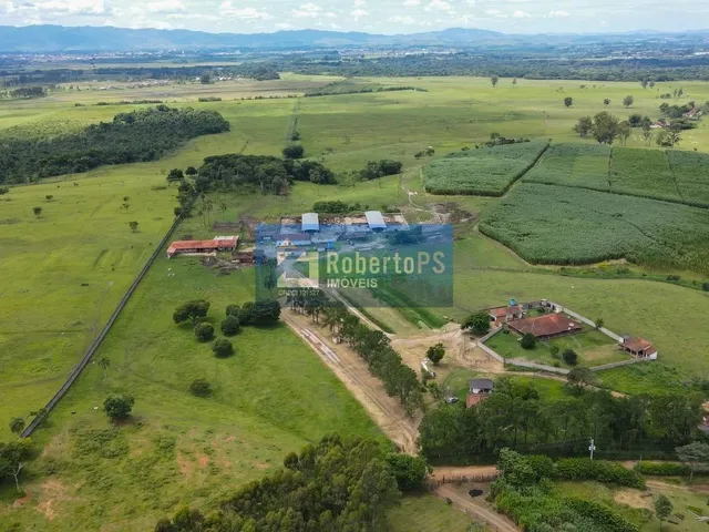 Imagem: A fazenda possui 4 Dormitórios, 4 Banheiros, 4 Vagas na