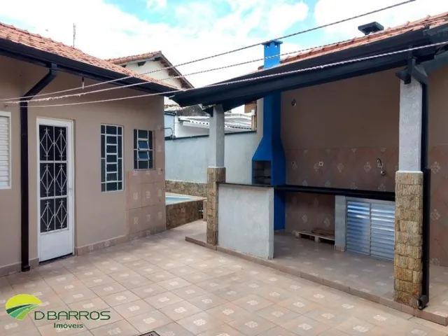 Imagem: A casa possui 3 Dormitórios, 2 Suítes, 3 Banheiros, 6