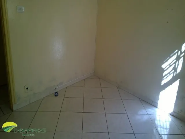 Imagem: A casa possui 4 Dormitórios, 1 Banheiro, 270m² de Área,