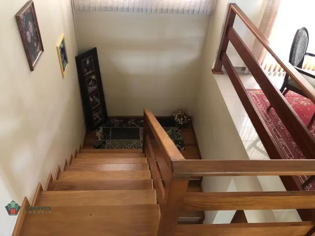 Imagem: A casa possui 3 Dormitórios, 3 Suítes, 1 Banheiro, 6