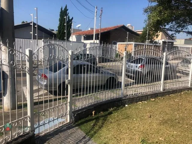 Imagem: A casa possui 4 Dormitórios, 3 Suítes, 4 Banheiros, 2