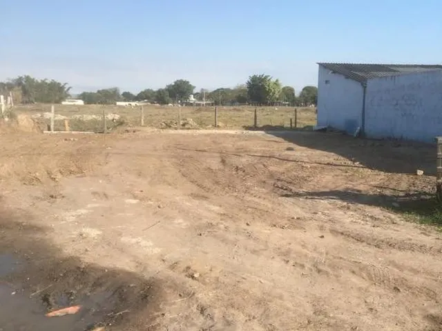 Imagem: Terreno plano Próximos a comércios Rua