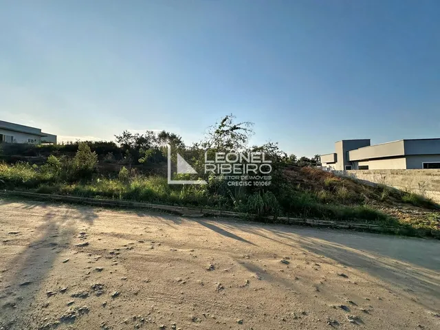 Imagem: Terreno à venda, 652 m² no bairro Araponguinhas