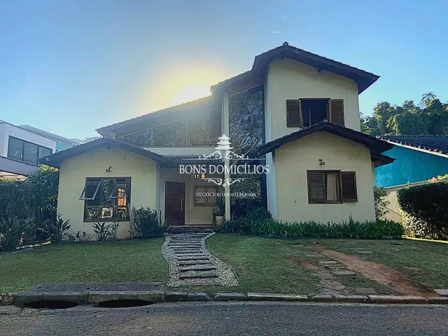 Imagem: A casa em condomínio possui 3 Dormitórios, 3 Suítes, 4