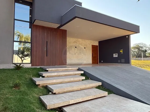 Imagem: A casa possui 3 Dormitórios, 1 Suíte, 2 Banheiros, 2