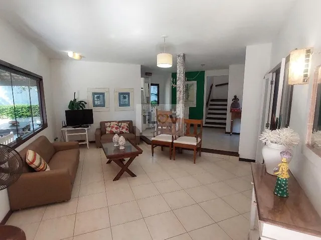 Imagem 4: Casa com 5 quartos (3 suítes) + Piscina e Espaço Gourmet completo Pertinho da Praia de