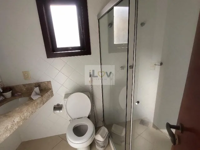 Imagem 7: Casa com 5 quartos (3 suítes) + Piscina e Espaço Gourmet completo Pertinho da Praia de