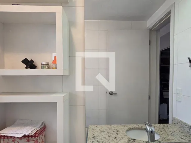 Imagem 10: Este apartamento de 68 metros quadrados oferece uma combinação perfeita de conforto e