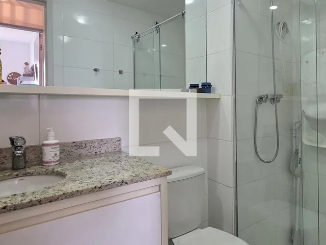 Imagem 7: Este apartamento de 68 metros quadrados oferece uma combinação perfeita de conforto e