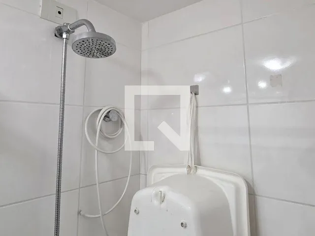 Imagem 9: Este apartamento de 68 metros quadrados oferece uma combinação perfeita de conforto e