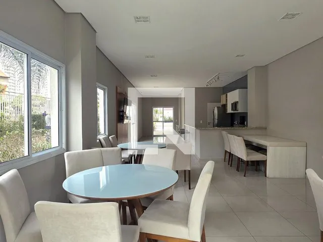 Imagem 15: Este apartamento de 68 metros quadrados oferece uma combinação perfeita de conforto e