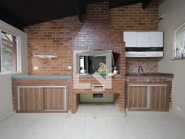 Imagem 12: Localizada em Santo André, esta espaçosa casa oferece um ambiente acolhedor e prático