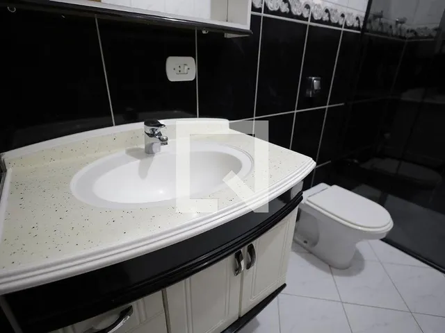 Imagem 2: Localizada em Santo André, esta espaçosa casa oferece um ambiente acolhedor e prático