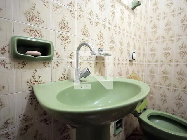 Imagem 9: Localizada em Santo André, esta espaçosa casa oferece um ambiente acolhedor e prático