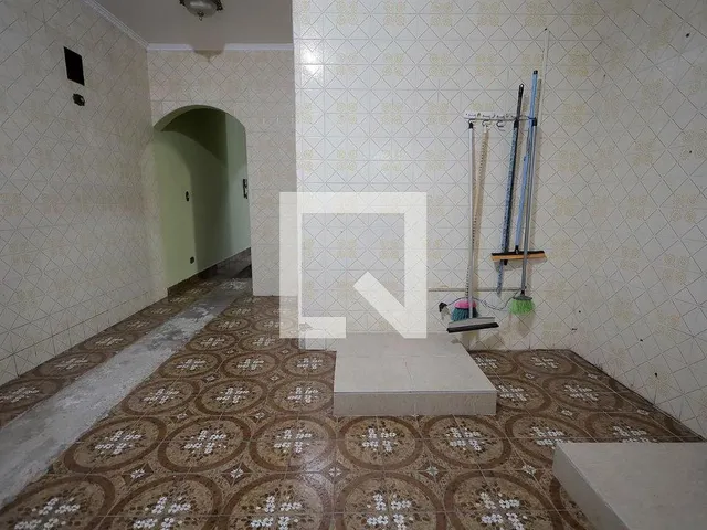 Imagem 8: Localizada em Santo André, esta espaçosa casa oferece um ambiente acolhedor e prático