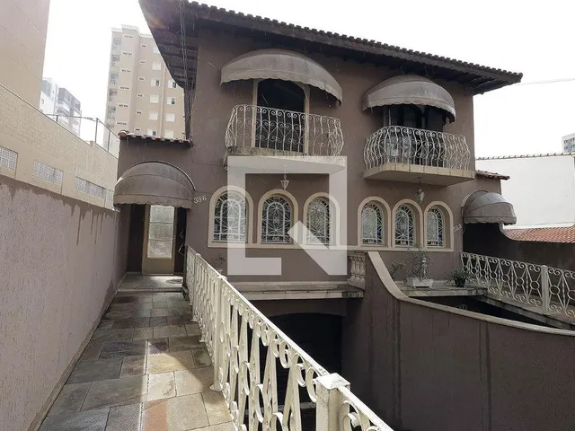 Imagem 6: Localizada em Santo André, esta espaçosa casa oferece um ambiente acolhedor e prático