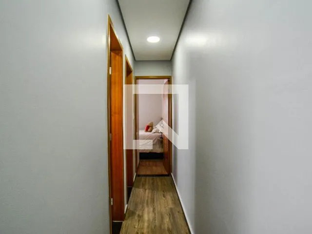 Imagem 8: Localizado no charmoso bairro da Vila Alice, este apartamento oferece uma combinação