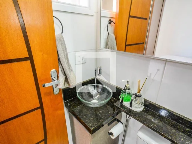 Imagem 16: Localizado no charmoso bairro da Vila Alice, este apartamento oferece uma combinação