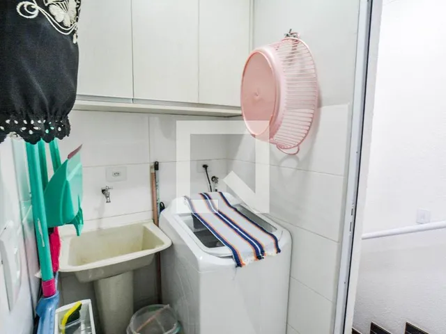 Imagem 7: Localizado no charmoso bairro da Vila Alice, este apartamento oferece uma combinação