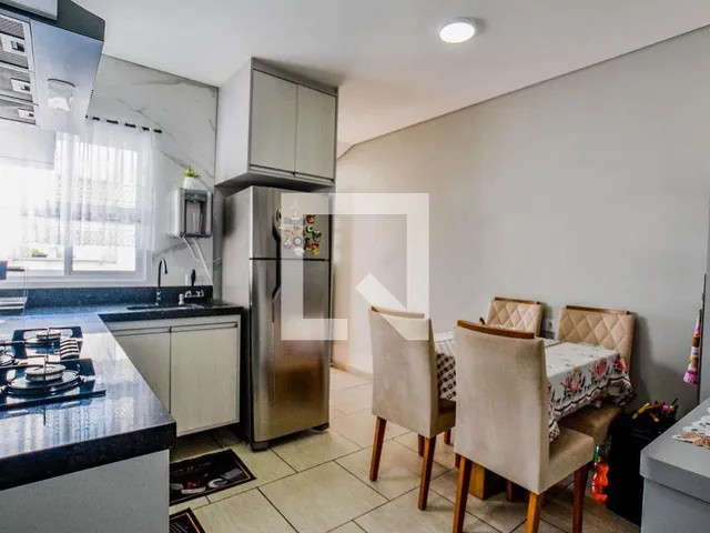 Imagem 9: Localizado no charmoso bairro da Vila Alice, este apartamento oferece uma combinação