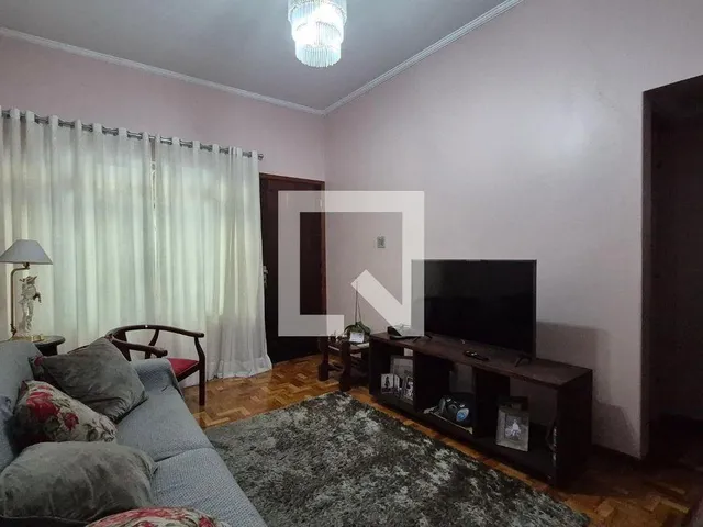 Imagem: Localizada em Santo André, esta casa oferece